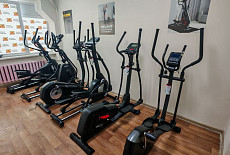 Что делает эллиптический тренажер?