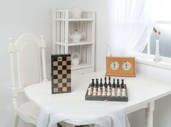 Шахматы походные пластмассовые с деревянной доской 293-18